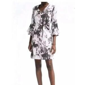 Banana Republic Dress Size Medium Bell Sleeved Shift Gray And White midi summer